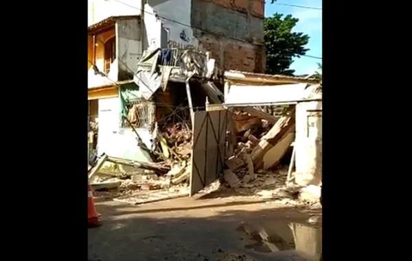 Casas desabam após chuvas no Rio. Número de mortes aumenta