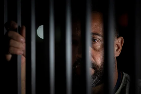 Tortura com cabo de vassoura e saco na cabeça: o chocante relato do trabalhador agredido no DF
