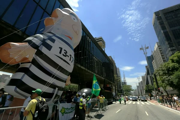 Manifestação dos opositores de Lula em São Paulo é tímida