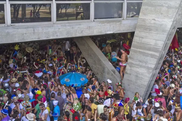 Bloco Boi Tolo, do Carnaval de rua do Rio de Janeiro, é reconhecido pelo The New York Times