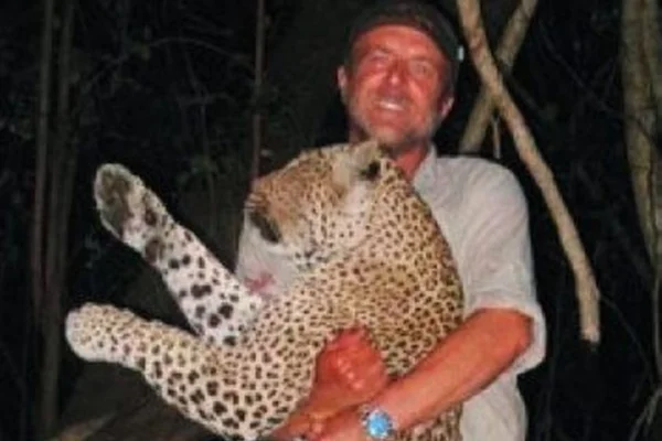 Veterinário que exibia animais abatidos por ele morre durante caçada