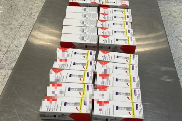 PF prende dois passageiros por contrabando de Mounjaro em aeroporto