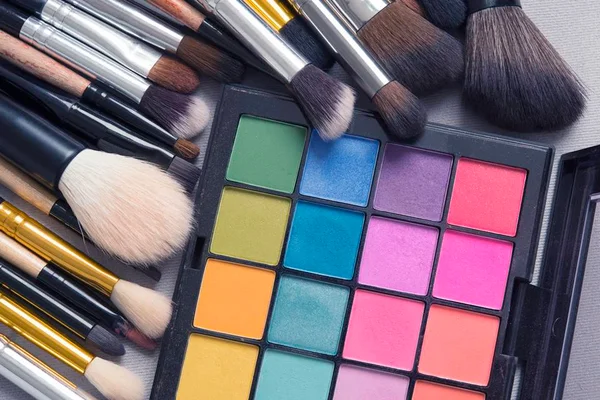10 paletas de sombras para arrasar na maquiagem