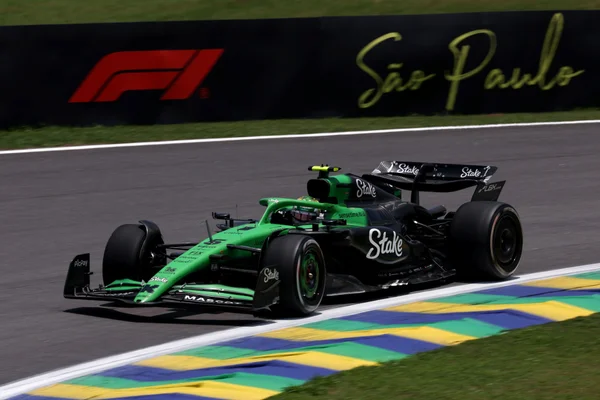 Foto colorida de Gabriel Bortoleto, durante treino livre para o GP de São Paulo - Metrópoles