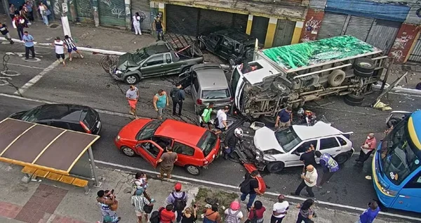 imagem colorida acidente grave com feridos niteroi