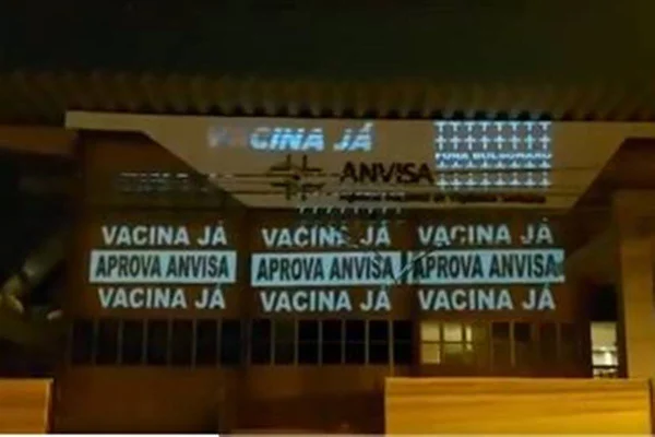 Protesto na sede da Anvisa pede vacina já e fora Bolsonaro