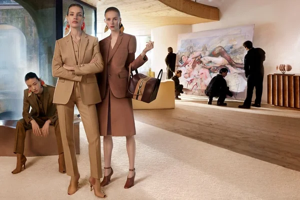 Tisci convoca time de estrelas para sua primeira campanha na Burberry