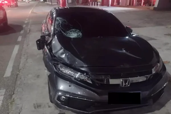 Carro do jogador Ramon, do Flamengo, depois de atropelamento