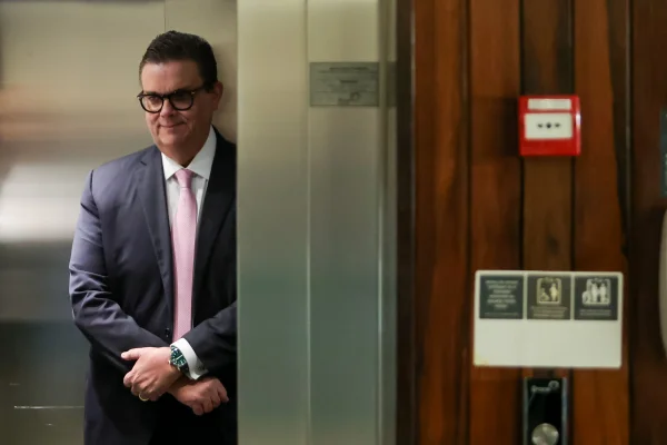 Ministro da Previdência Social, Wolney Queiroz, chega à Câmara dos Deputados Metrópoles