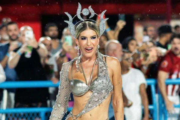 Lore Improta toma injeção para suportar dores antes do desfile