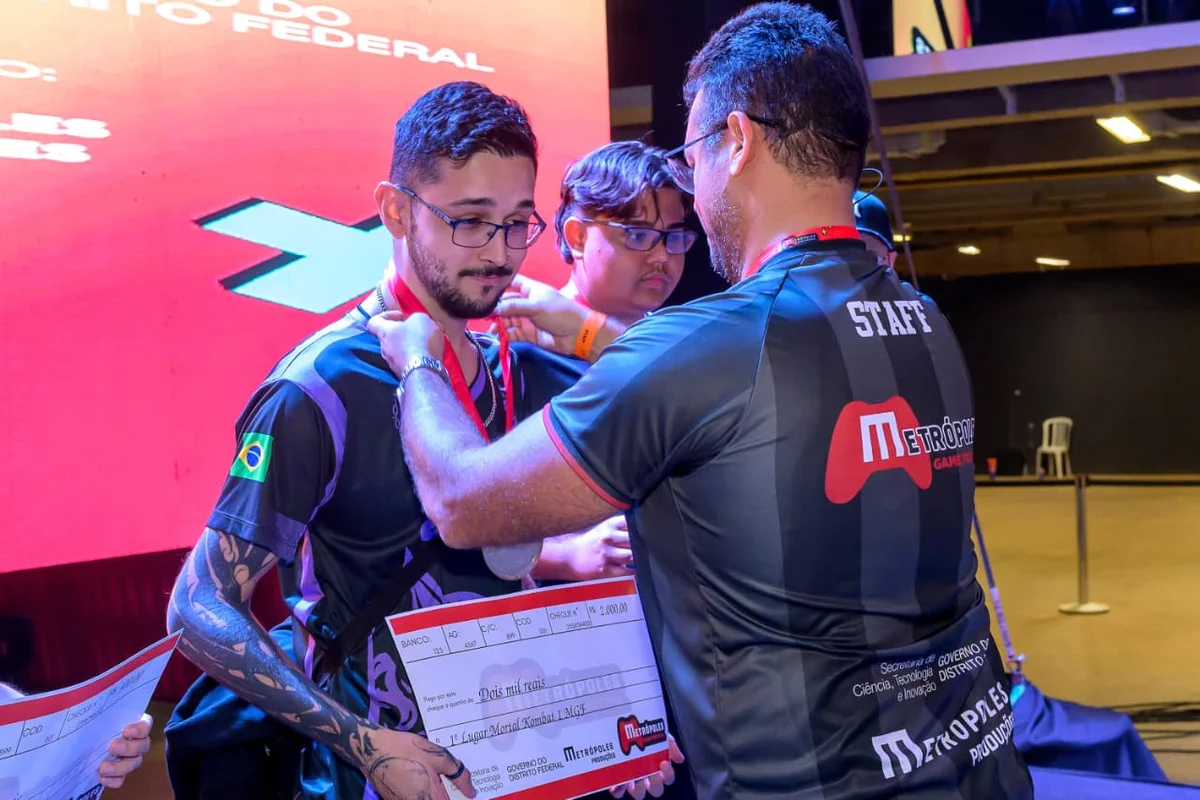 Premiação dos competidores da competição de Mortal Kombat durante o Metrópoles Game Festival, no Mané Garrincha, em Brasília Premiação dos competidores da competição de Mortal Kombat durante o Metrópoles Game Festival, no Mané Garrincha, em Brasília