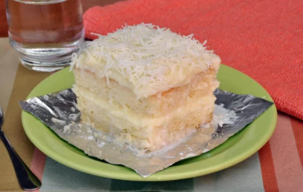 Bolo de coco gelado