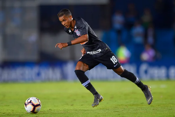 Pedrinho: com Andrés em Portugal, Timão aguarda oferta do Benfica