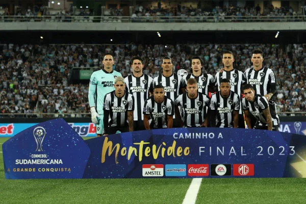 Imagem colorida da equipe do Botafogo que joga a Copa Sul-Americana- Metrópoles