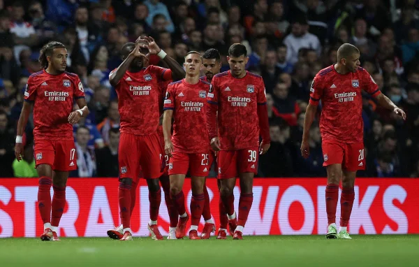 Brasileiros se destacam e Lyon estreia com vitória na Liga Europa
