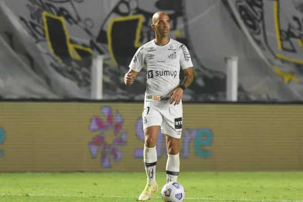 Santos repudia emboscada de torcedores a Diego Tardelli