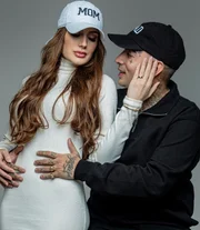 MC Guimê e Fernanda Stroschein posam para as redes sociais