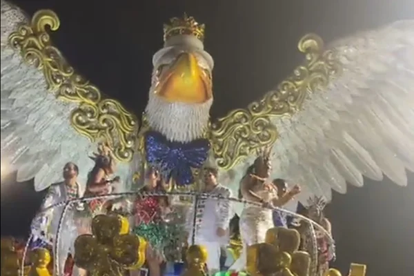 Imagem colorida do carro alegórico da Grande Rio - Metrópoles