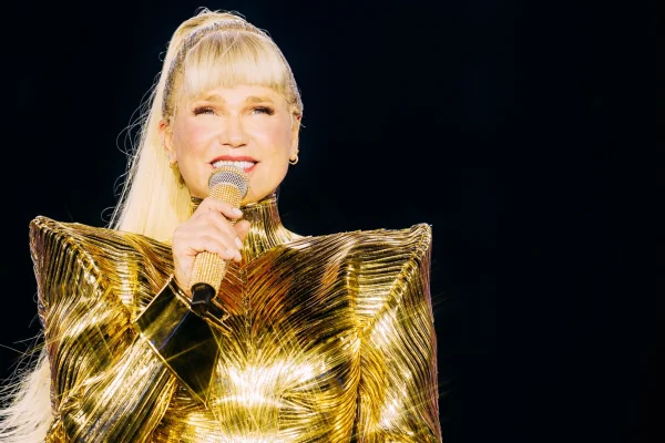 Provocação e pedido especial a Sasha marcam segundo show de Xuxa