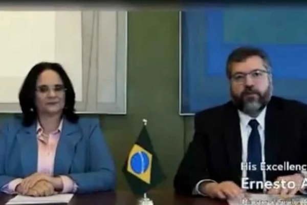 Damares Alves e Ernesto Araújo durante a cerimônia da Declaração de Genebra