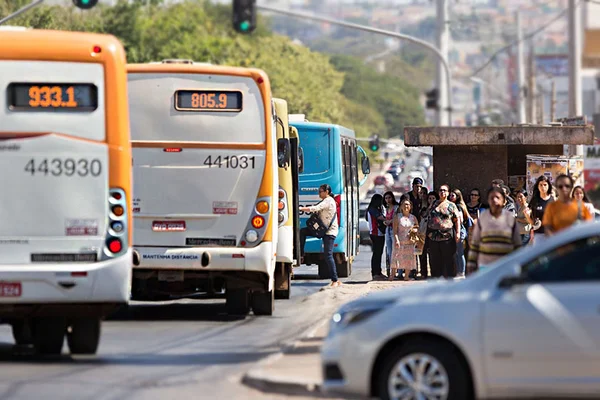 Fotografia colorida de ônibus