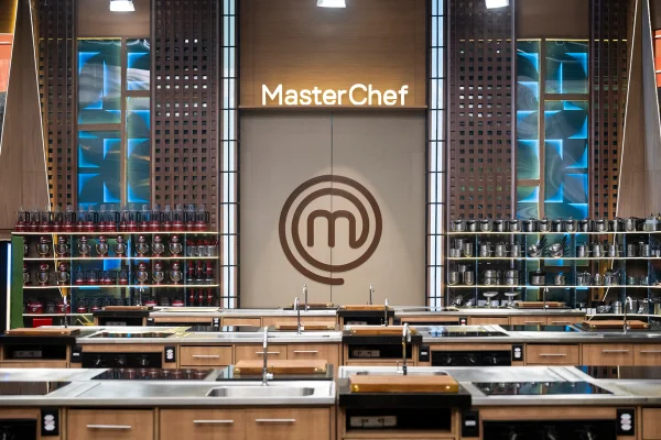 Imagem colorida mostra a cozinha do MasterChef Brasil - Metrópoles
