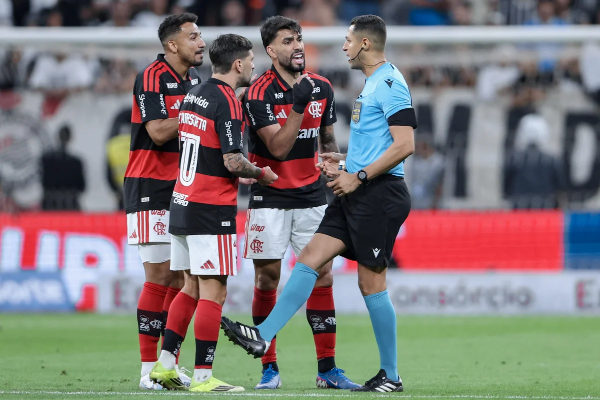 Flamengo critica arbitragem no Brasil e aponta privilégio ao Palmeiras - imagem 2 Flamengo critica arbitragem no Brasil e aponta privilégio ao Palmeiras - imagem 2