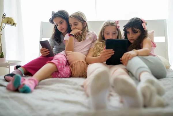 Com ECA Digital, mãe avalia que ganha “respaldo” para monitorar filhos