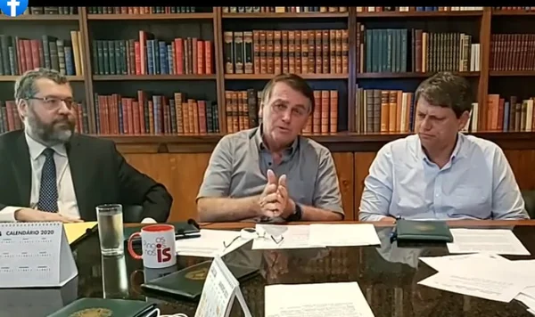 Bolsonaro vê “entraves burocráticos”, mas elogia relação com China e Índia