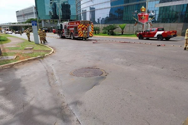 Bueiro explode DF