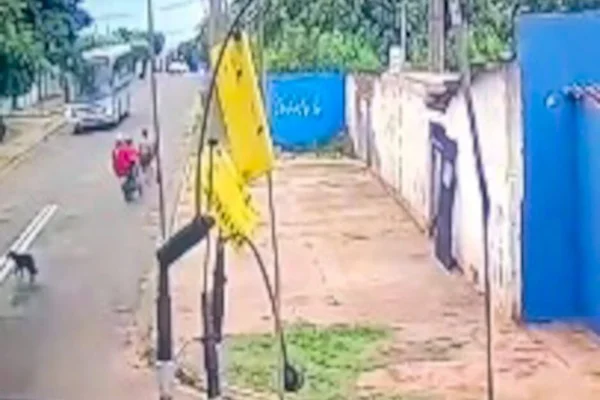Motoqueiro atropela mulher e crianças em Mato Grosso - Metrópoles