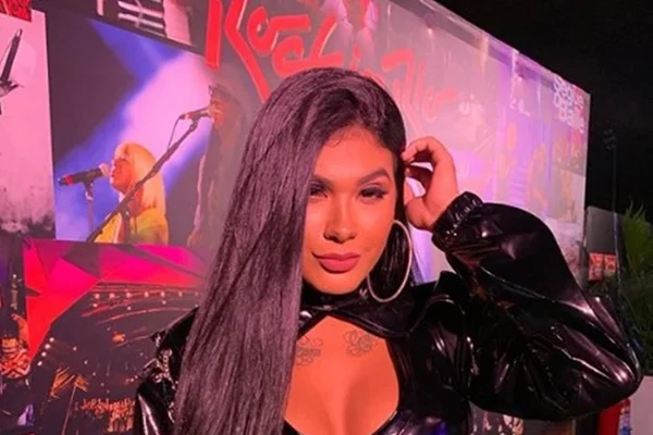 Perguntada, Pocah diz que não assistirá show de Anitta. Entenda