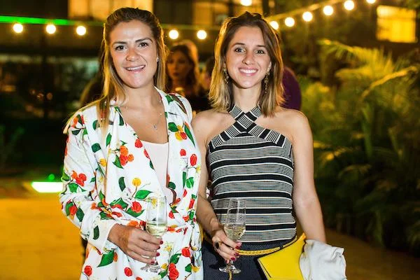 Thagrid Rocha e Paula Rodrigues Thagrid Rocha e Paula Rodrigues
