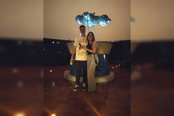 Vídeo: homem usa o “universo” para fazer inusitado pedido de casamento