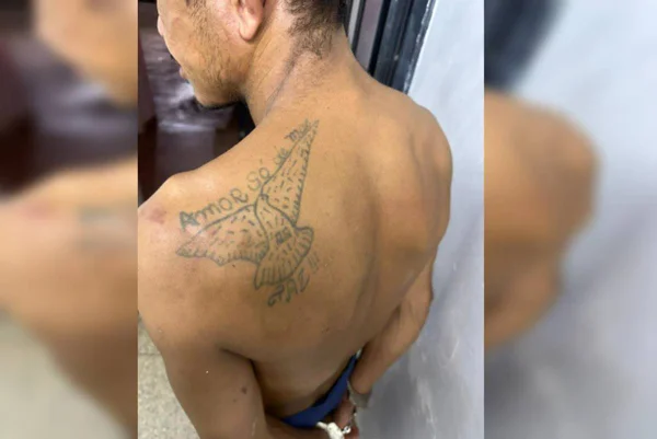 Homem tatuado preso
