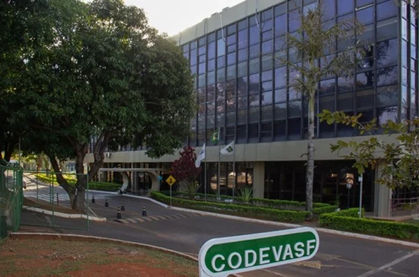 Imagem colorida, prédio da CODEVASF