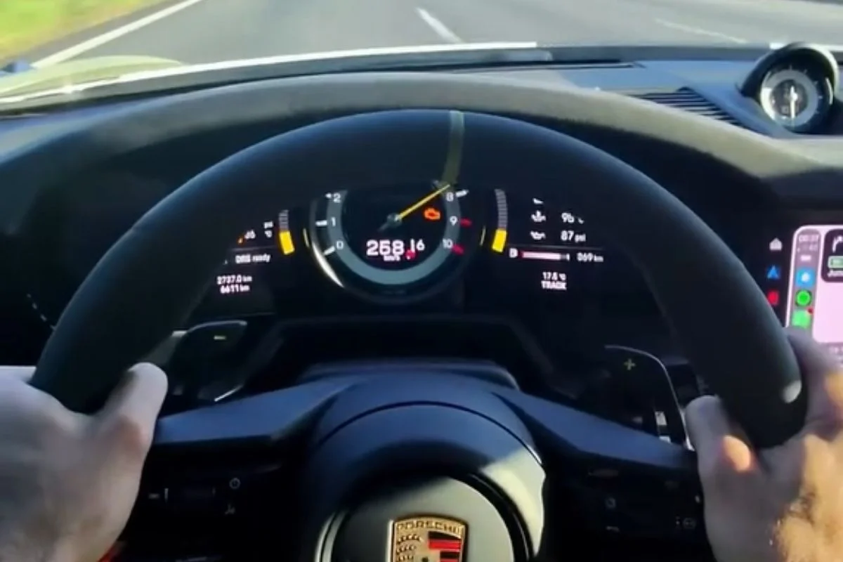 Porsche de R$ 2 milhões é apreendida após dono postar vídeos a 300 km/h Porsche de R$ 2 milhões é apreendida após dono postar vídeos a 300 km/h