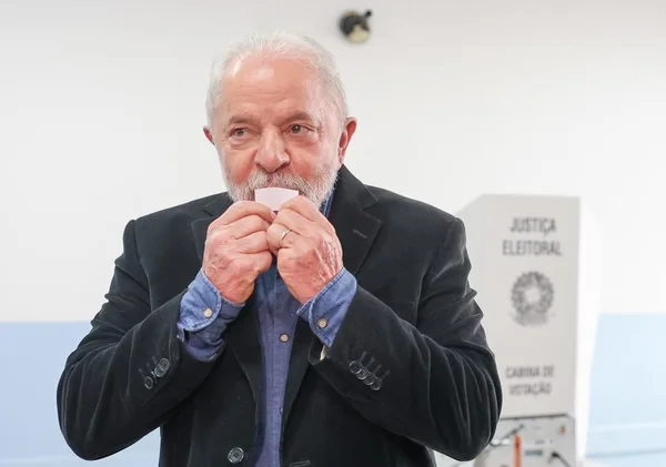 “Emocionado”: Lula posta mensagem em dia de reunião para 2º turno