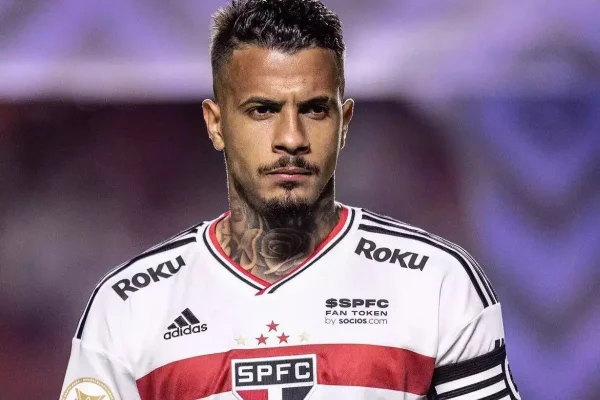 Zagueiro Diego Costa antes de jogo do São Paulo