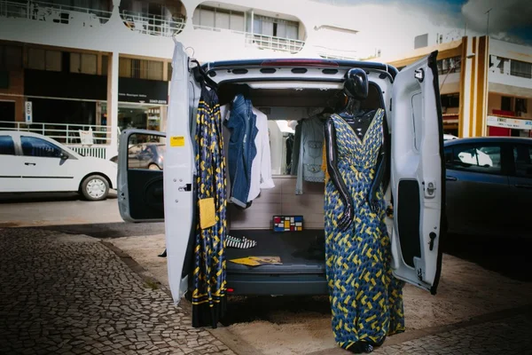 Tradicionais marcas de moda de Brasília abrem lojas on-line