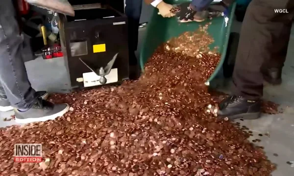 Empregador deixou moedas como retaliação após queixa de funcionário