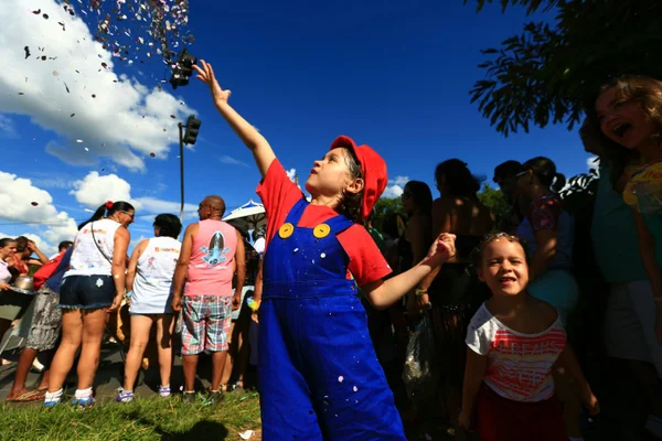 Foliões tomam as ruas de Brasília no segundo dia de carnaval - destaque galeria Foliões tomam as ruas de Brasília no segundo dia de carnaval - destaque galeria