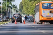 Motorista morre em acidente entre dois carros e moto no Eixinho Sul - imagem 2 Motorista morre em acidente entre dois carros e moto no Eixinho Sul - imagem 2