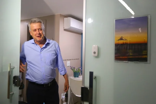 Em terapia holística, Rollemberg diz que Ibaneis “não está tranquilo”