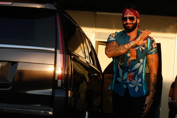 Cantor Gusttavo lima durante show de música sertaneja - Metrópoles
