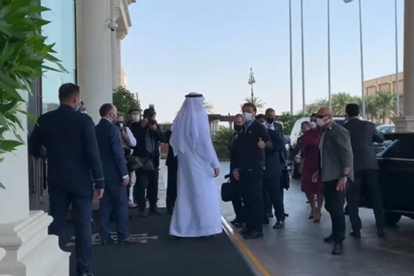 Bolsonaro chega aos Emirados Árabes 5