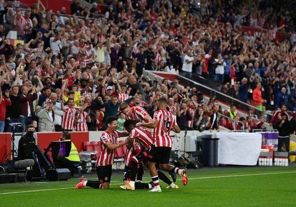 Recém-promovido, Brentford surpreende e vence Arsenal na abertura do Inglês