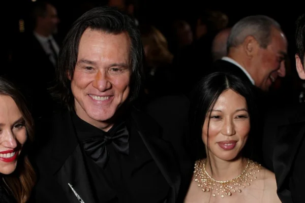 Jim Carrey e Min Ah se casam em cerimônia íntima em Los Angeles