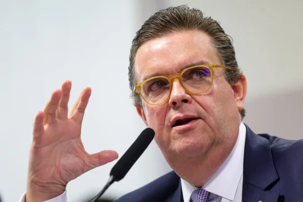 Ministro da Previdência Social, Wolney Queiroz, durante depoimento no Senado sobre o escândalo do INSS - Metrópoles 9