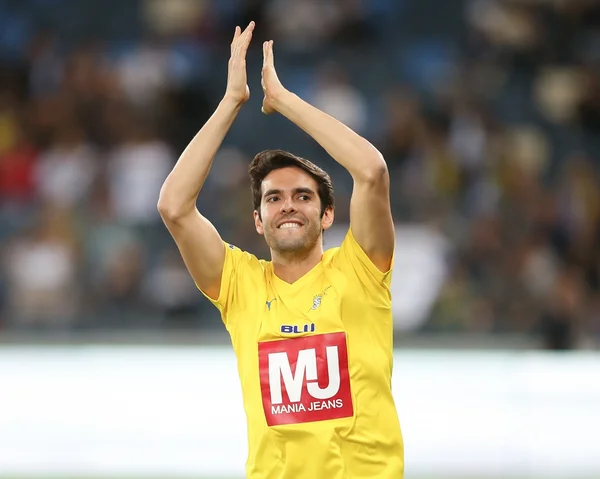 Vídeo. Kaká joga pelada em Londres e é chamado de fominha